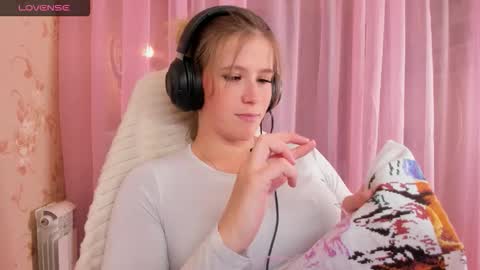 Snapshot of anabelmelody chatting on October 17, 6:34 pm AnabelMelody online show from October 17, 6:34 pm