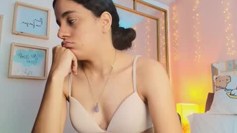 Anahi  online show from March 18, 7:09 pm