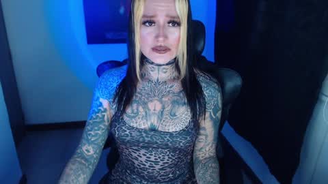Snapshot of anai_gomez chatting on February 8, 8:21 pm Callme Mistress Ani online show from February 8, 8:21 pm