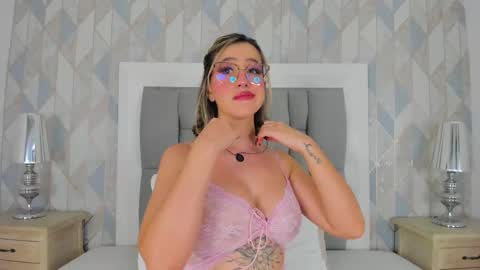 Snapshot of anais_cooper chatting on September 15, 11:44 am online show from September 15, 11:44 am