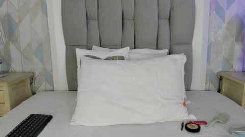 Snapshot of anais_cooper chatting on September 30, 11:32 am online show from September 30, 11:32 am