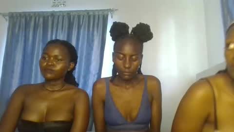 Snapshot of analeia_ chatting on February 9, 1:46 pm Analeia online show from February 9, 1:46 pm