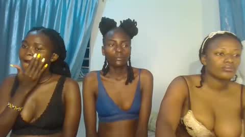 Snapshot of analeia_ chatting on February 10, 2:30 am Analeia online show from February 10, 2:30 am