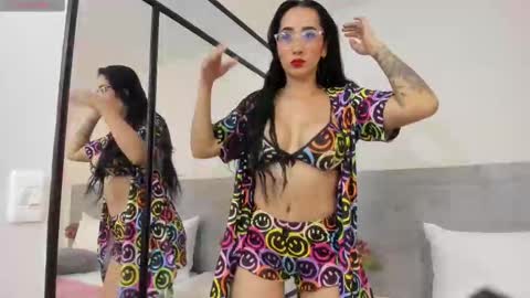 Snapshot of analiawhite chatting on October 8, 11:49 am analiawhite online show from October 8, 11:49 am