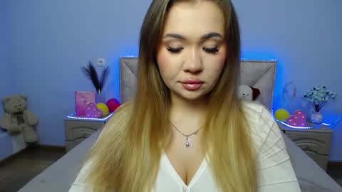 anastacyyellig online show from January 29, 8:40 am