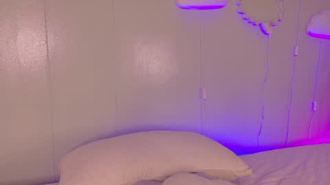 Kendra  online show from May 12, 4:05 pm