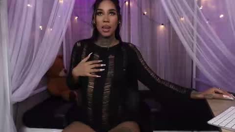 Snapshot of anaya_olyx chatting on October 18, 7:12 am anaya_olyx online show from October 18, 7:12 am
