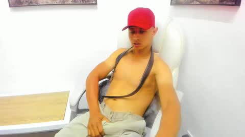 Snapshot of andre_blow chatting on September 15, 3:24 pm Andre Blow online show from September 15, 3:24 pm