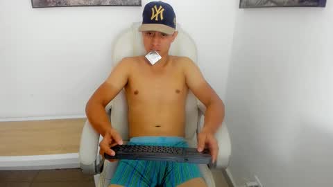 Snapshot of andre_blow chatting on September 10, 1:56 pm Andre Blow online show from September 10, 1:56 pm