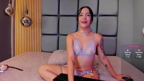 Snapshot of andrea_love01 chatting on October 15, 1:01 pm ANDREA online show from October 15, 1:01 pm