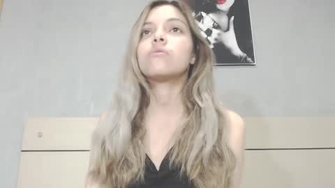 Snapshot of andreau_19 chatting on February 4, 5:12 pm andreau 19 online show from February 4, 5:12 pm