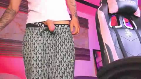 andrees_s online show from January 19, 2:10 am