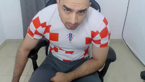 Snapshot of andres180950734 chatting on October 2, 10:14 am andres180950734 online show from October 2, 10:14 am