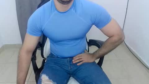 Snapshot of andres180950734 chatting on October 17, 10:52 am andres180950734 online show from October 17, 10:52 am