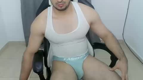 Snapshot of andres180950734 chatting on October 18, 10:14 pm andres180950734 online show from October 18, 10:14 pm