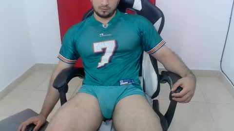 Snapshot of andres180950734 chatting on September 23, 11:37 am andres180950734 online show from September 23, 11:37 am