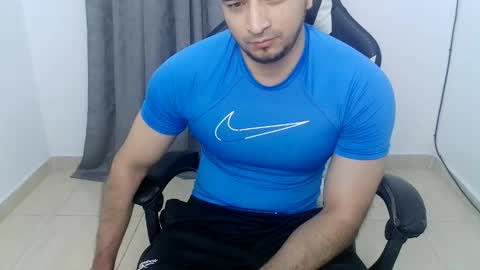Snapshot of andres180950734 chatting on October 3, 11:18 am andres180950734 online show from October 3, 11:18 am