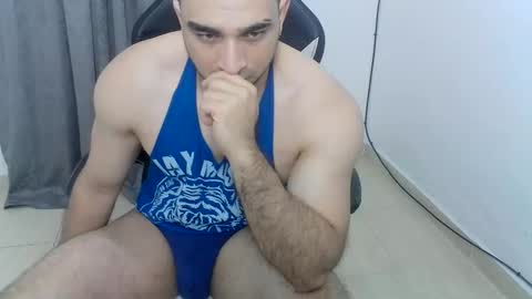 Snapshot of andres180950734 chatting on October 16, 2:33 am andres180950734 online show from October 16, 2:33 am