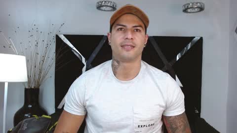 Snapshot of andres_clark chatting on February 22, 5:57 pm insta andres clark online show from February 22, 5:57 pm