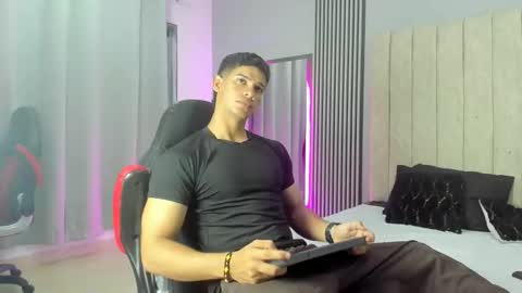 andres_stud online show from September 16, 4:48 am