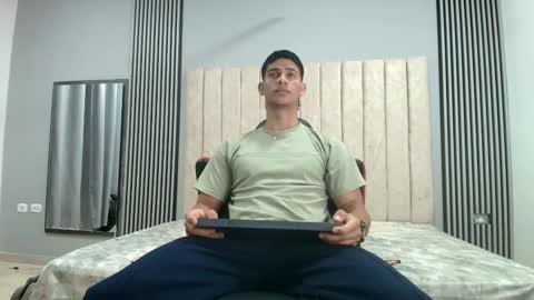 andres_stud online show from September 9, 5:07 am