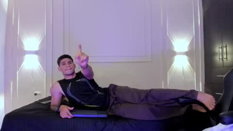 andres_stud online show from June 5, 4:41 am