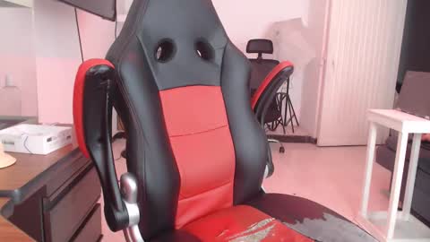 Isa  --------- online show from November 29, 1:35 am