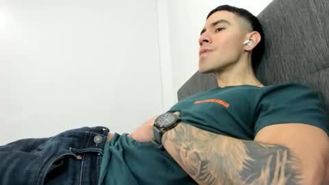 Snapshot of andresjuan92 chatting on October 7, 1:56 am onlyfanscallmegotter online show from October 7, 1:56 am