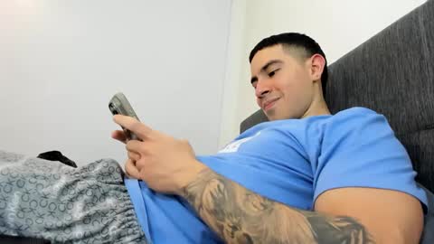 Snapshot of andresjuan92 chatting on October 3, 3:37 am onlyfanscallmegotter online show from October 3, 3:37 am