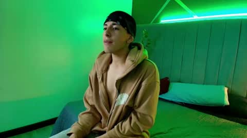 Snapshot of andreuw_wolf chatting on October 29, 2:35 am Andreuw Wolf online show from October 29, 2:35 am