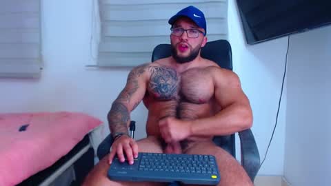 Snapshot of andrew_holden__ chatting on January 30, 11:45 pm andrew_holden__ online show from January 30, 11:45 pm