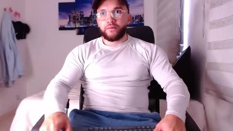 andrew_holden__ online show from January 8, 10:48 pm