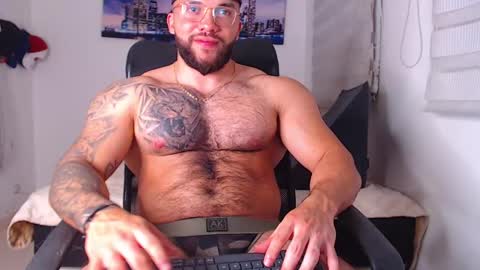 Snapshot of andrew_holden__ chatting on September 25, 12:50 am andrew_holden__ online show from September 25, 12:50 am