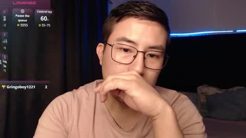 andrewmhilton_ online show from December 15, 6:31 am