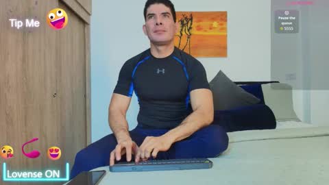 Snapshot of andrewstelee chatting on October 3, 3:37 am andrewstelee online show from October 3, 3:37 am