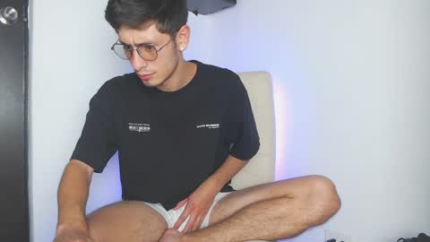 andy_collins__ online show from October 16, 3:28 am