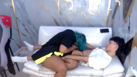 andy_dan1 online show from November 10, 5:05 pm