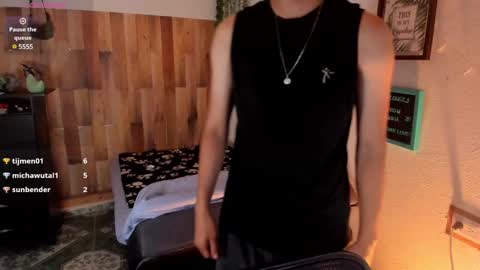 andy_guez_11 online show from January 31, 1:23 pm