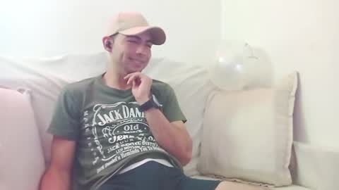 Snapshot of andy_magic_ chatting on October 13, 8:22 pm andy_magic_ online show from October 13, 8:22 pm