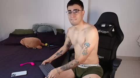 Andres online show from February 25, 1:21 pm