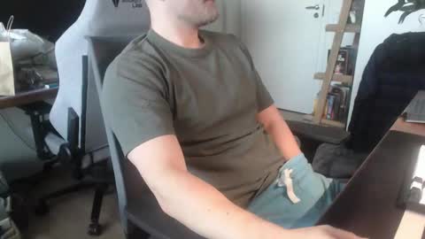 andycandy1994 online show from November 23, 9:29 am