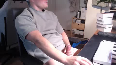 andycandy1994 online show from October 24, 7:42 am