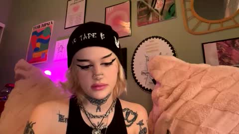 ang3lmorgu3 online show from December 22, 7:09 pm