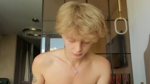 angel_andreww online show from June 15, 11:24 am