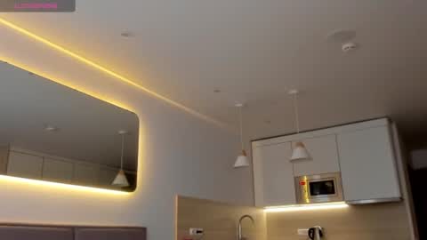 angel_andreww online show from February 18, 1:55 pm