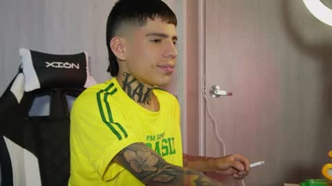 angel_luna0 online show from June 12, 12:42 am