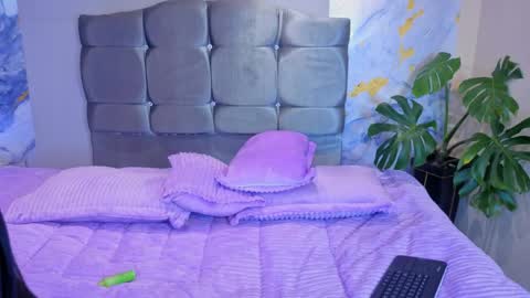 angel_medussa online show from June 1, 8:32 pm