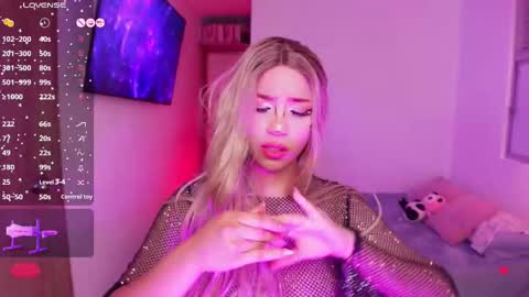 Snapshot of angel_rouse_1 chatting on October 1, 11:47 pm Angel online show from October 1, 11:47 pm