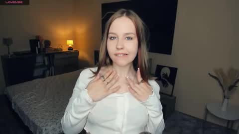 Snapshot of angel_to_burn chatting on September 27, 7:39 am SofiaSofi online show from September 27, 7:39 am