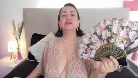 angel_velvet_ online show from April 1, 10:28 pm